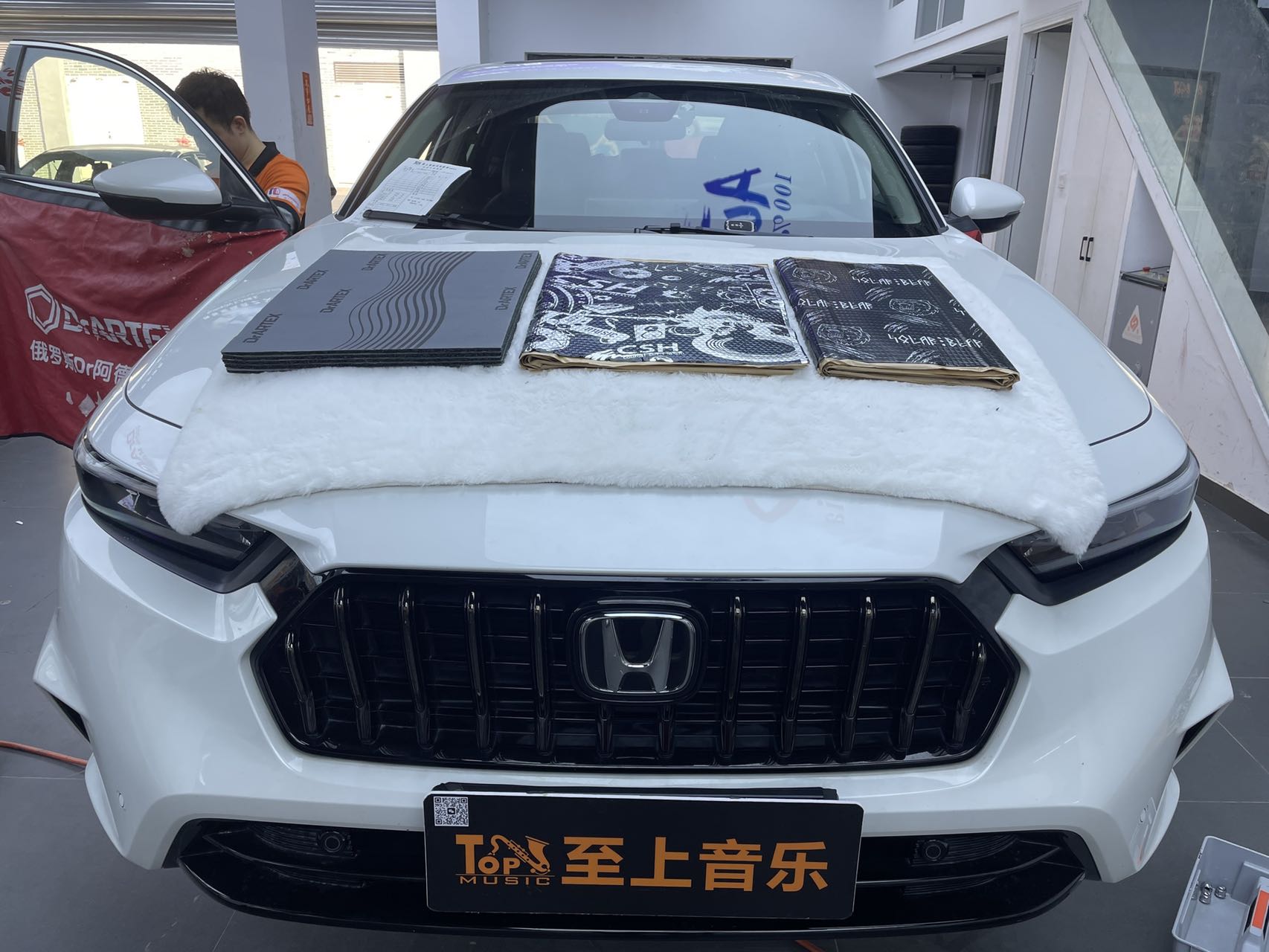 本田英诗派四门四轮隔音，为驾驶增添一份宁...