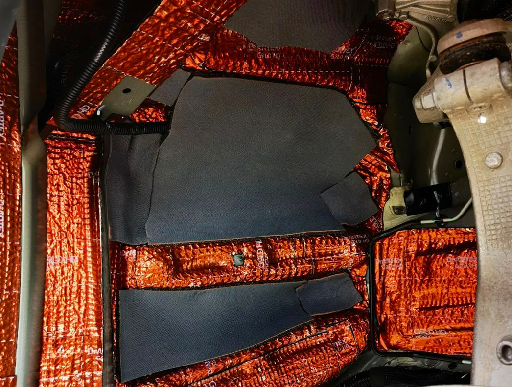 特斯拉原车隔音太扎心 车主选择升级阿德萨后放心了！